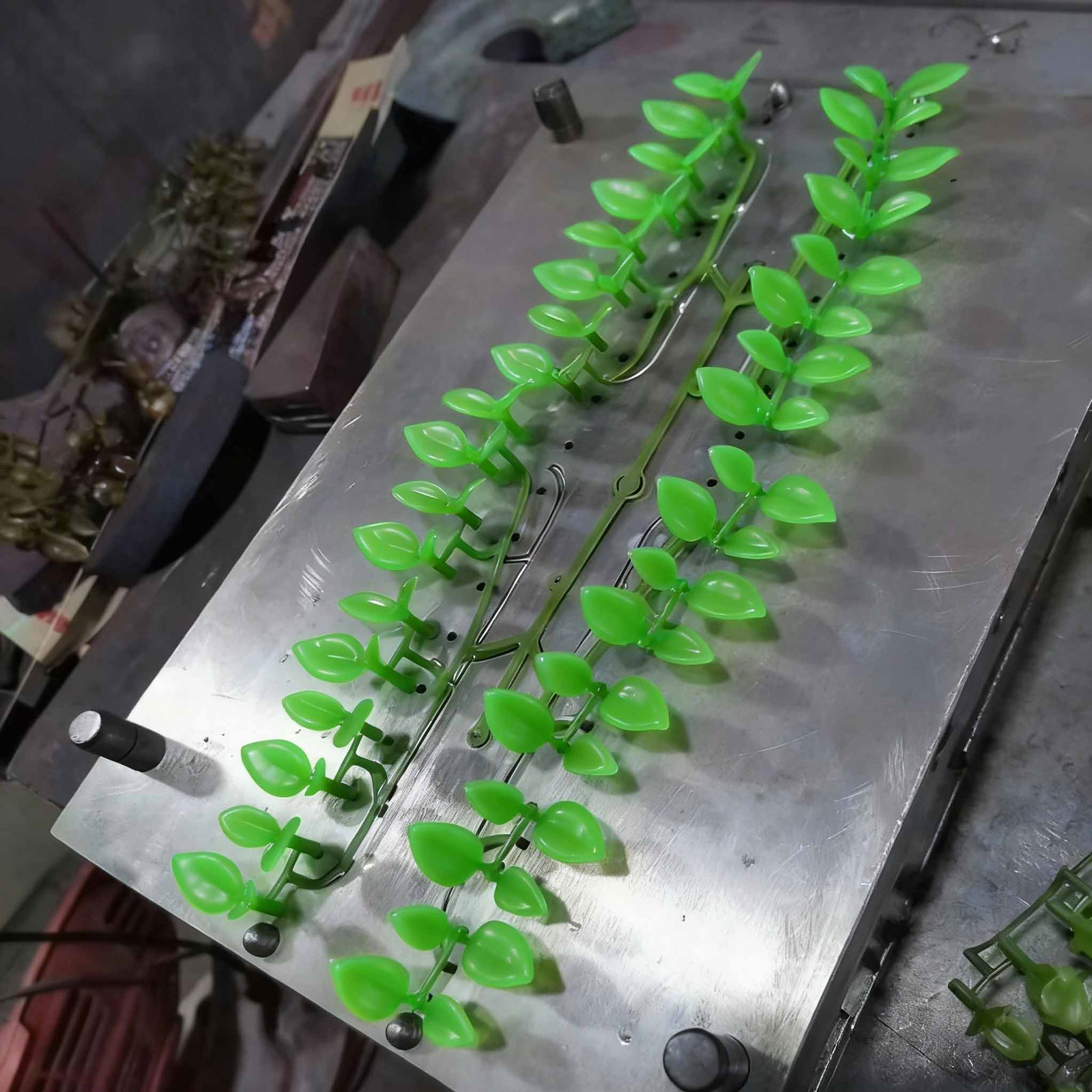 เครื่องผลิตดอกไม้ประดิษฐ์